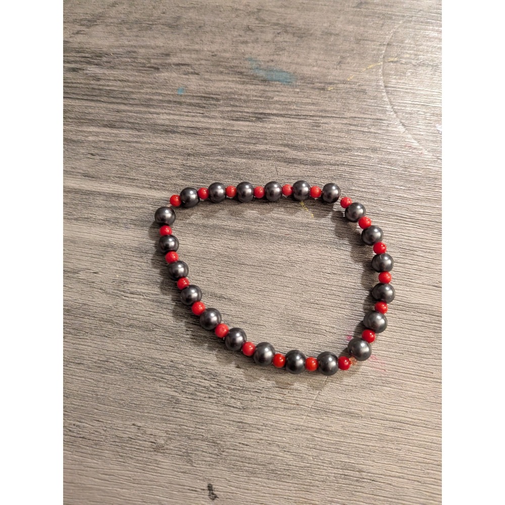 Handmade Charcoal Grey‎ Faux Pearl and Red Beaded Stretch Bracelet